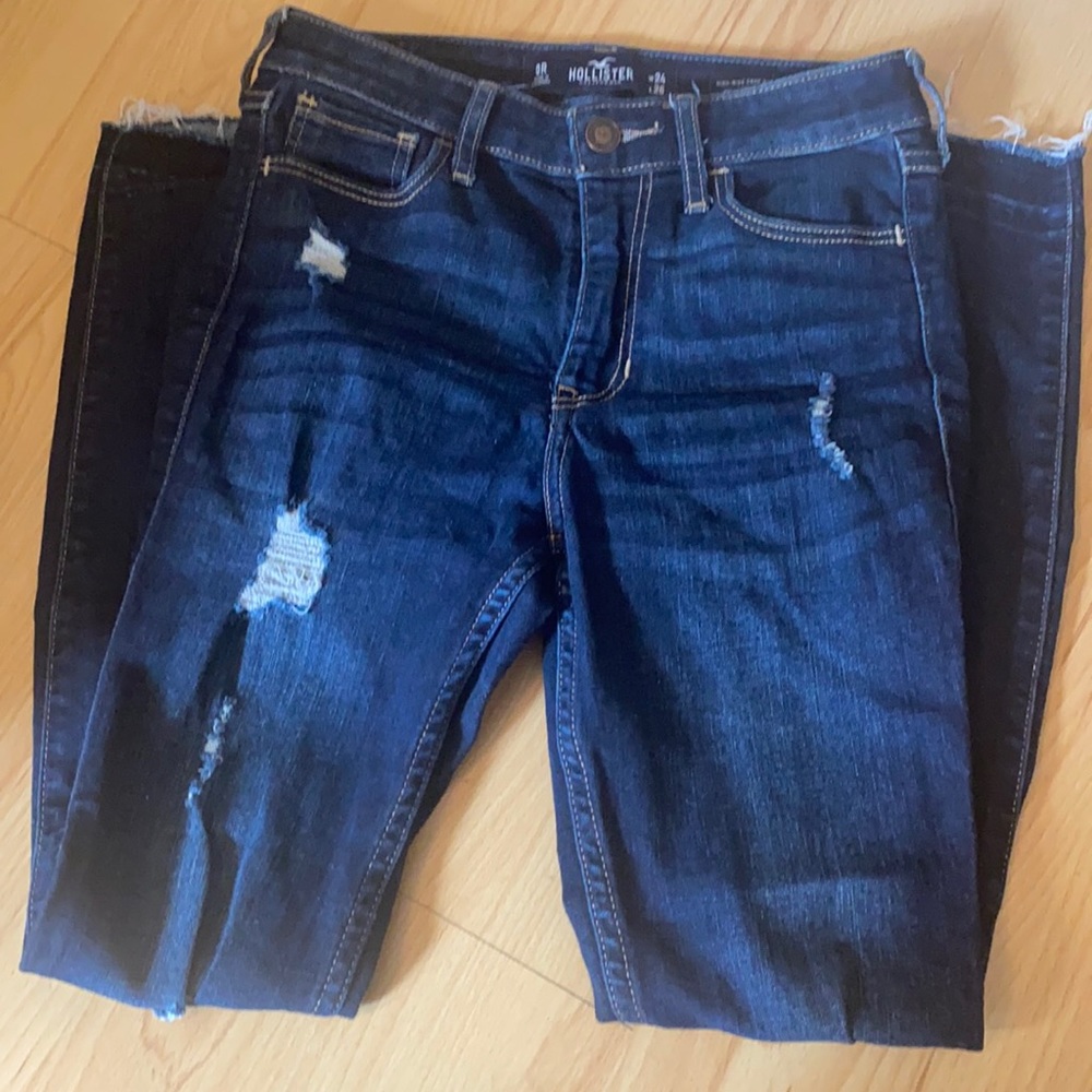 dark wash ripped skinny jeans